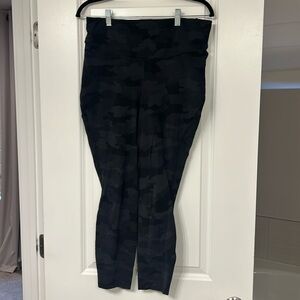 Black and gray camo Lululemon leggings